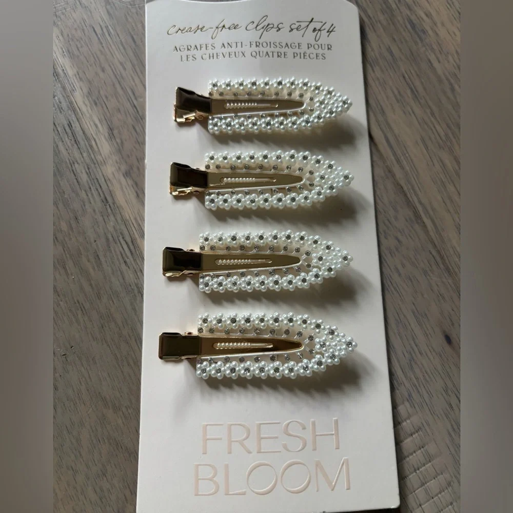 Anthropologie Pearl and Rhinestone flower alligator Clips NWT